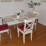 아파트 Apartman Tina *